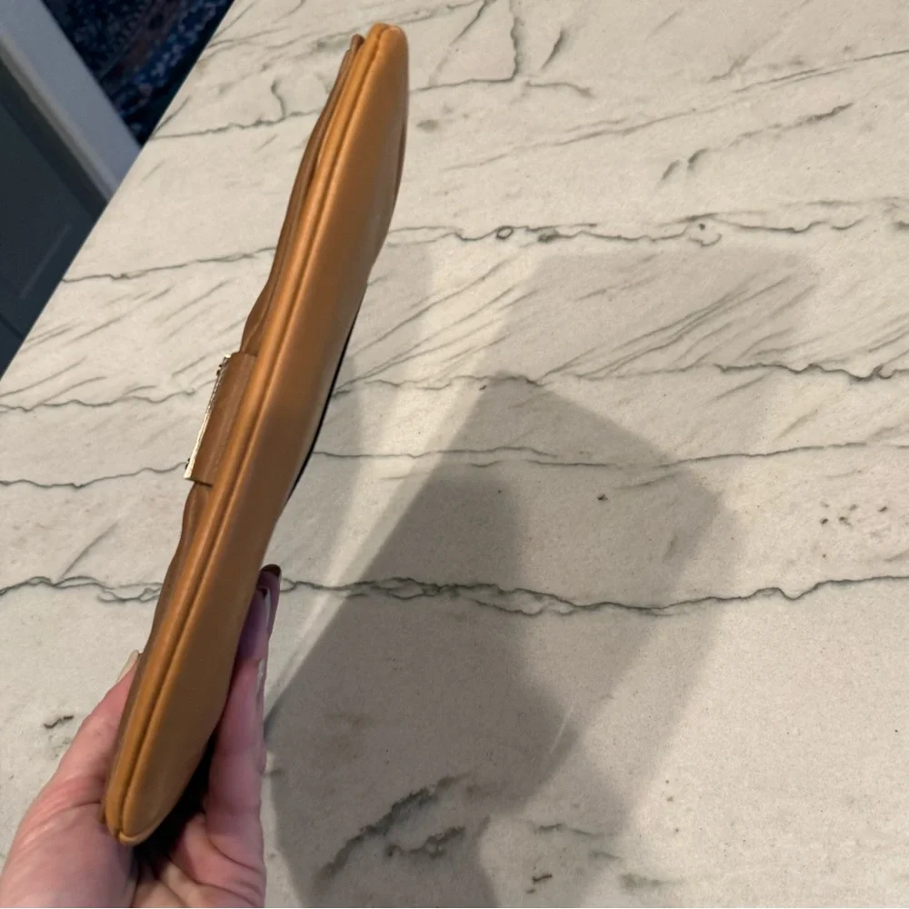 Authentic Chloé Tan Leather Bow Clutch Gold Hardware Flap Envelope Bag - Picture 13 of 14